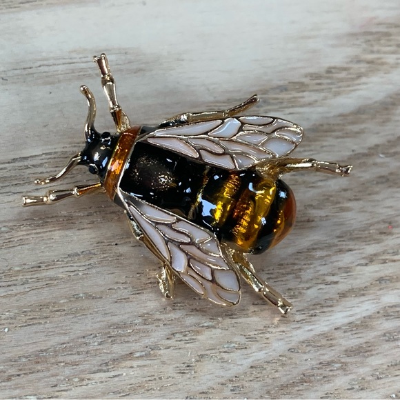 Adorable modern enamel painted gold tone metal Bee Bug Brooch Pin Spring Summer - Picture 3 of 6